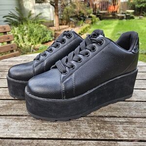 YRU Lala Black Platform Sneakers
